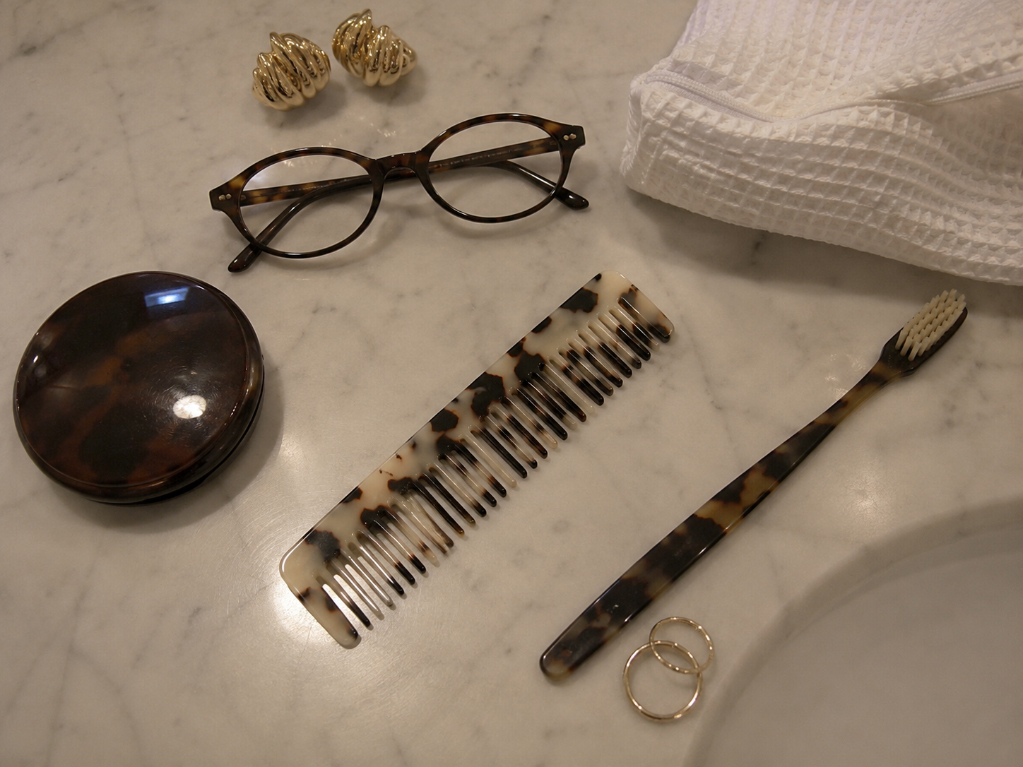 cream tortoise comb